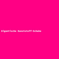 Gigantische Kunststoff-Schuhe
